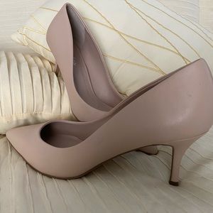 🔥💜NWT Nude Heels